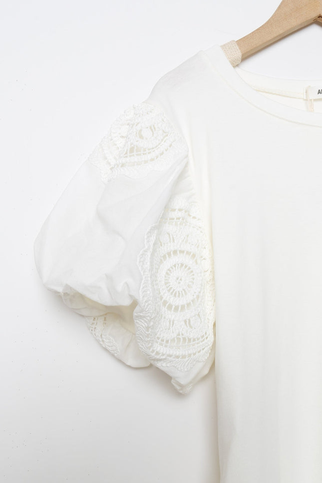 CAMISETA ARMONIAS BORDADOS
